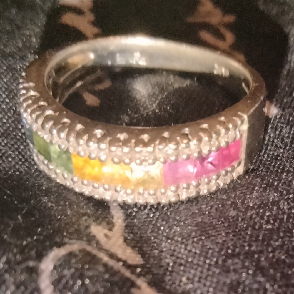 14k wg size 7  sapphire ring